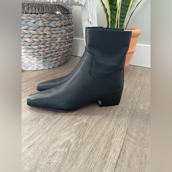 Steve Madden Dusty Bootie- Black Leather- 7M - Picture 5 of 10